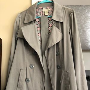 Belted trench coat, light gray/silver. By Vertigo Paris